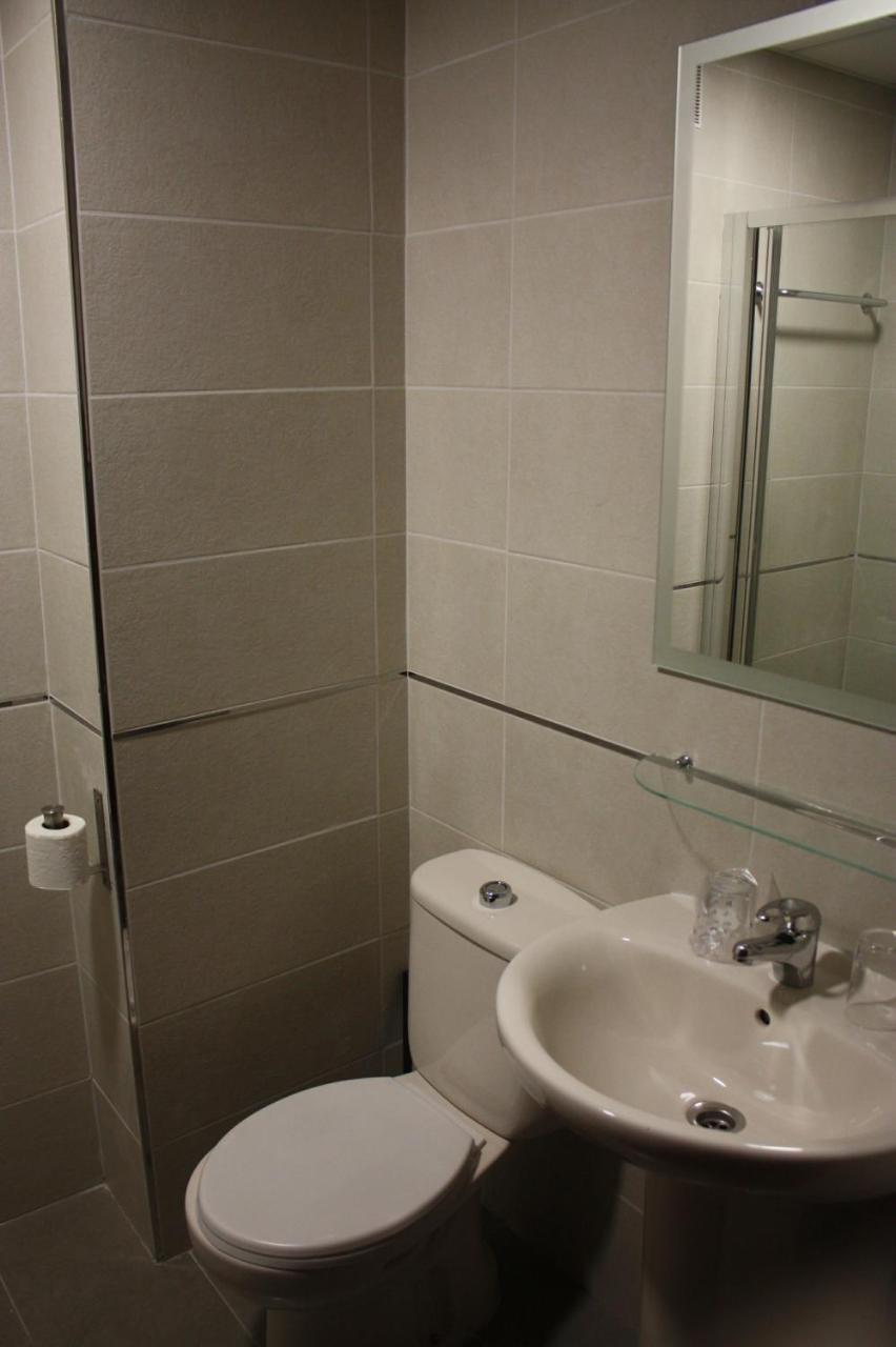 Hostal Carlos 2 La Línea de la Concepción Екстериор снимка